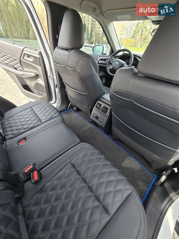 Позашляховик / Кросовер Mitsubishi Outlander 2023 в Харкові