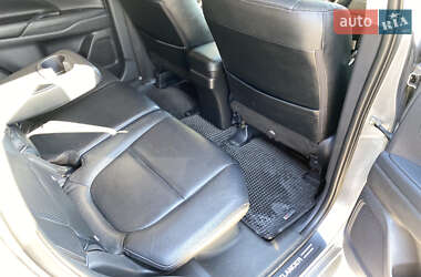 Внедорожник / Кроссовер Mitsubishi Outlander 2014 в 