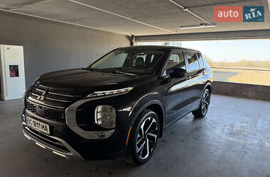 Mitsubishi Outlander 2023