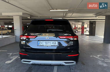 Внедорожник / Кроссовер Mitsubishi Outlander 2023 в 