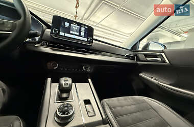 Внедорожник / Кроссовер Mitsubishi Outlander 2023 в 