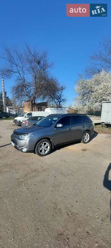 Позашляховик / Кросовер Mitsubishi Outlander 2012 в Полтаві
