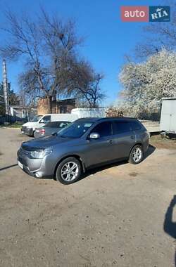 Внедорожник / Кроссовер Mitsubishi Outlander 2012 в 