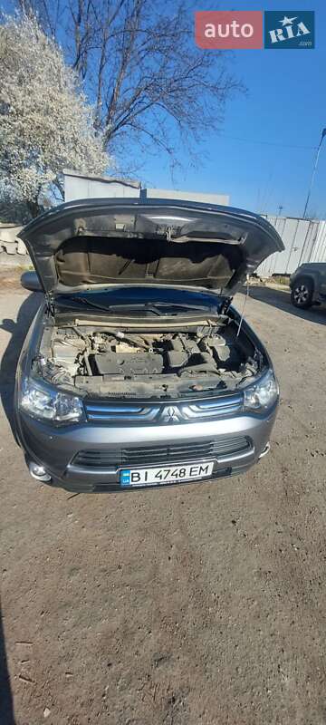 Позашляховик / Кросовер Mitsubishi Outlander 2012 в Полтаві