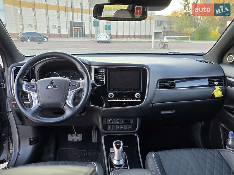 Внедорожник / Кроссовер Mitsubishi Outlander 2021 в Харькове
