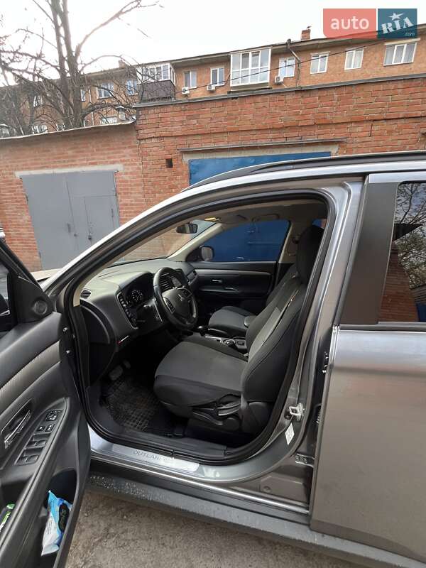 Mitsubishi Outlander 2012