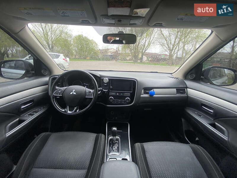 Позашляховик / Кросовер Mitsubishi Outlander 2018 в Борисполі
