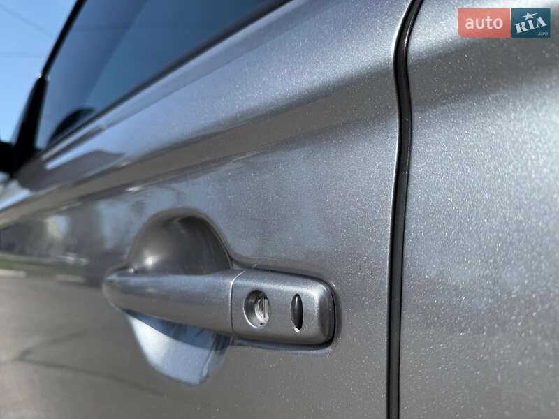 Позашляховик / Кросовер Mitsubishi Outlander 2019 в Запоріжжі