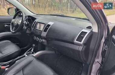 Внедорожник / Кроссовер Mitsubishi Outlander 2010 в 
