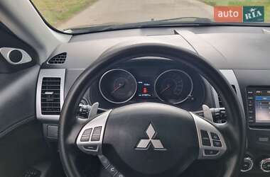 Внедорожник / Кроссовер Mitsubishi Outlander 2010 в 