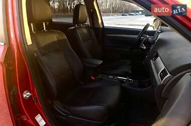 Внедорожник / Кроссовер Mitsubishi Outlander 2014 в 