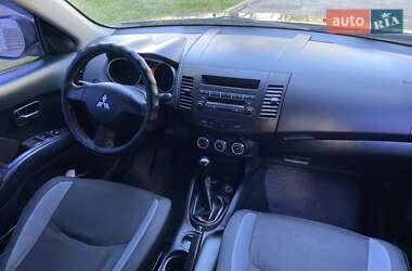 Внедорожник / Кроссовер Mitsubishi Outlander 2010 в 