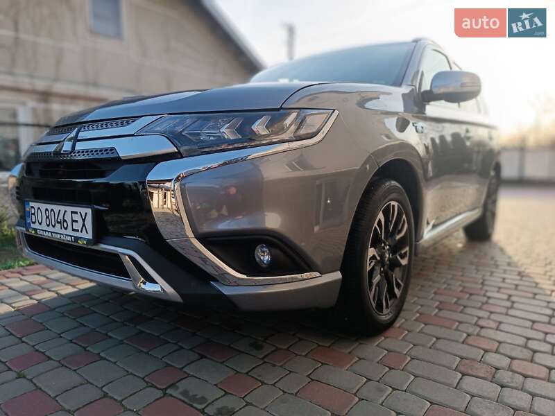 Позашляховик / Кросовер Mitsubishi Outlander 2018 в Тернополі
