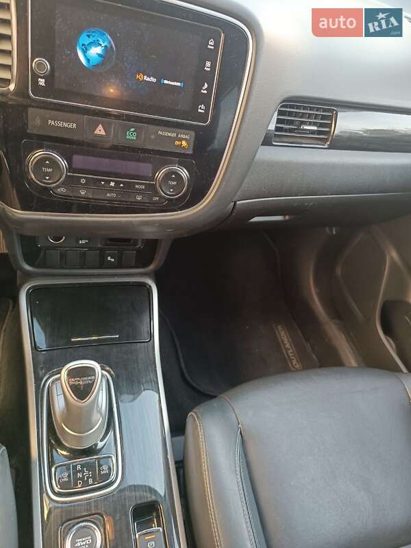 Позашляховик / Кросовер Mitsubishi Outlander 2018 в Тернополі