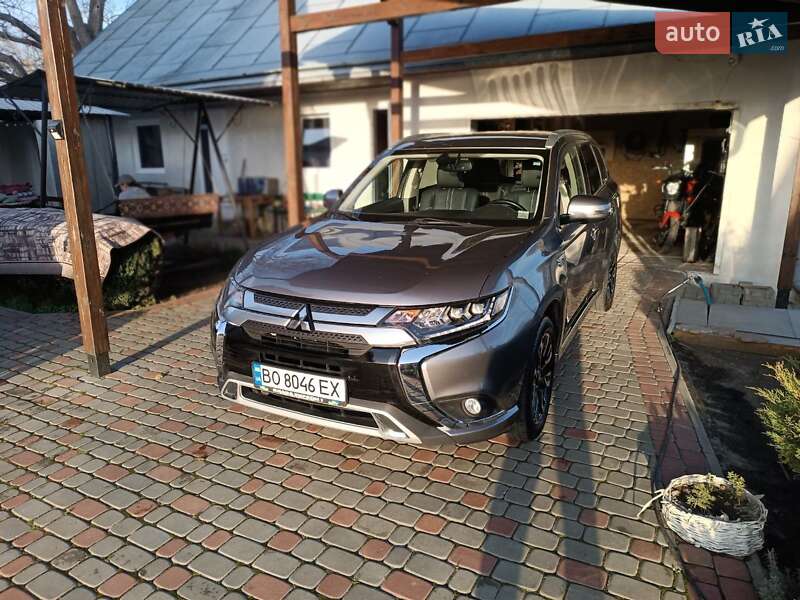 Позашляховик / Кросовер Mitsubishi Outlander 2018 в Тернополі