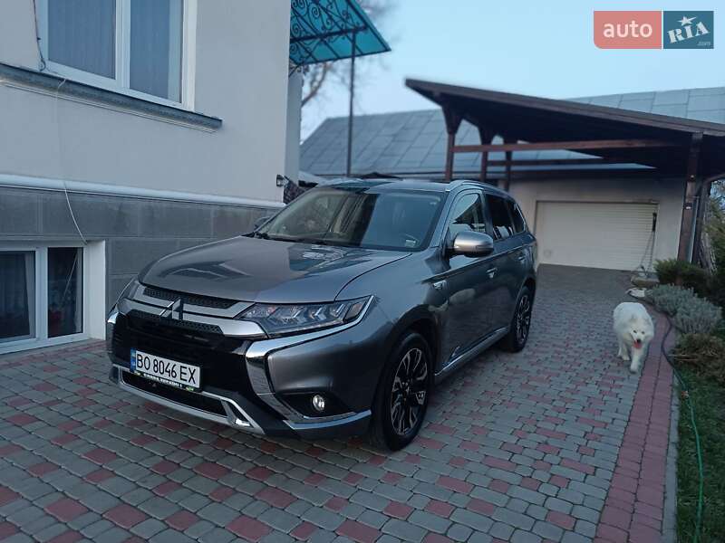 Позашляховик / Кросовер Mitsubishi Outlander 2018 в Тернополі