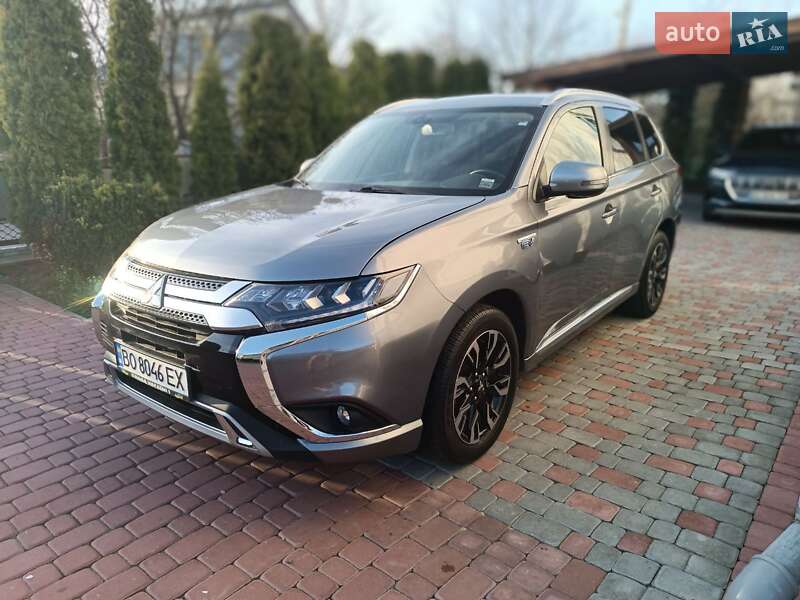 Позашляховик / Кросовер Mitsubishi Outlander 2018 в Тернополі