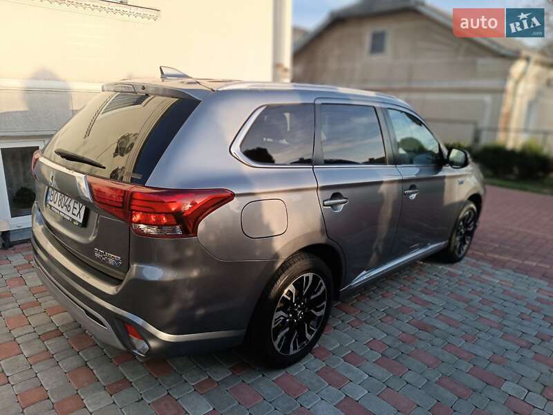 Позашляховик / Кросовер Mitsubishi Outlander 2018 в Тернополі