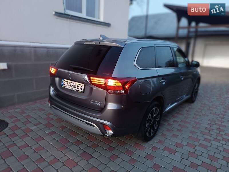 Позашляховик / Кросовер Mitsubishi Outlander 2018 в Тернополі