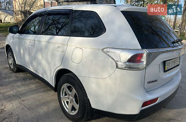 Позашляховик / Кросовер Mitsubishi Outlander 2012 в 