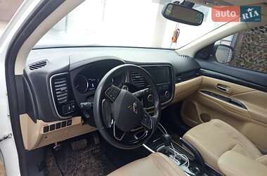 Внедорожник / Кроссовер Mitsubishi Outlander 2018 в 