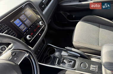 Внедорожник / Кроссовер Mitsubishi Outlander 2020 в 