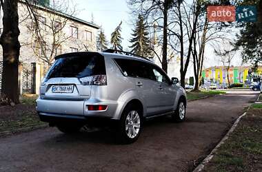 Внедорожник / Кроссовер Mitsubishi Outlander 2012 в 
