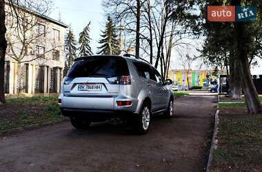 Внедорожник / Кроссовер Mitsubishi Outlander 2012 в 