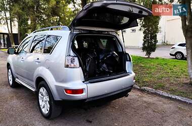Внедорожник / Кроссовер Mitsubishi Outlander 2012 в 