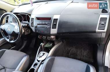 Внедорожник / Кроссовер Mitsubishi Outlander 2012 в 