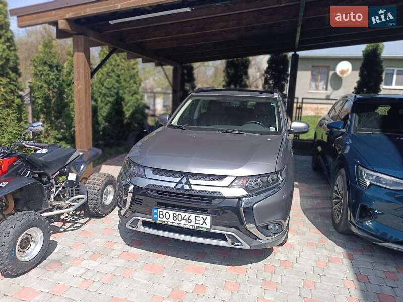 Позашляховик / Кросовер Mitsubishi Outlander 2018 в Тернополі
