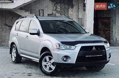 Внедорожник / Кроссовер Mitsubishi Outlander 2011 в 