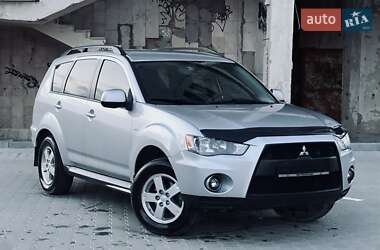Внедорожник / Кроссовер Mitsubishi Outlander 2011 в 