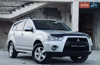 Внедорожник / Кроссовер Mitsubishi Outlander 2011 в 