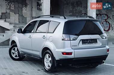Внедорожник / Кроссовер Mitsubishi Outlander 2011 в 