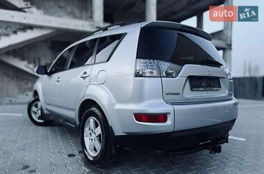 Внедорожник / Кроссовер Mitsubishi Outlander 2011 в 
