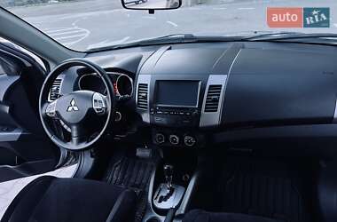 Внедорожник / Кроссовер Mitsubishi Outlander 2011 в 