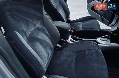 Внедорожник / Кроссовер Mitsubishi Outlander 2011 в 
