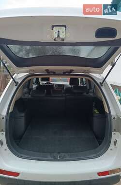 Внедорожник / Кроссовер Mitsubishi Outlander 2012 в 