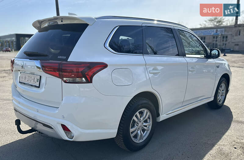 Внедорожник / Кроссовер Mitsubishi Outlander 2020 в Киеве