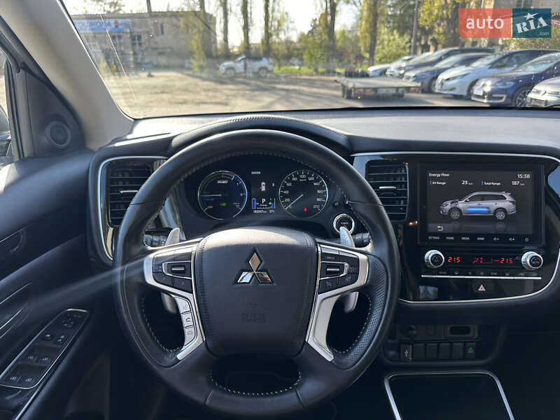 Внедорожник / Кроссовер Mitsubishi Outlander 2020 в Киеве