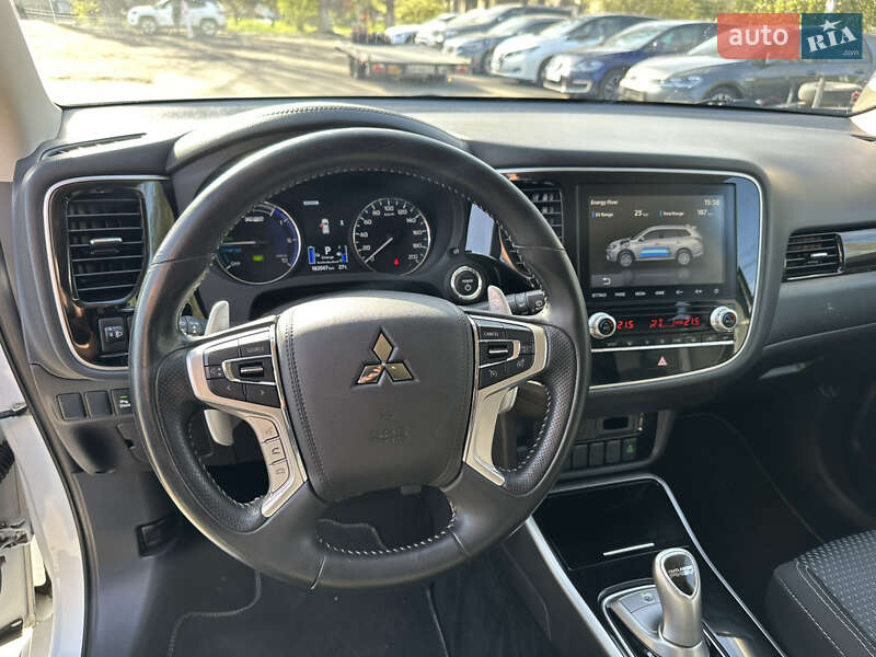 Внедорожник / Кроссовер Mitsubishi Outlander 2020 в Киеве