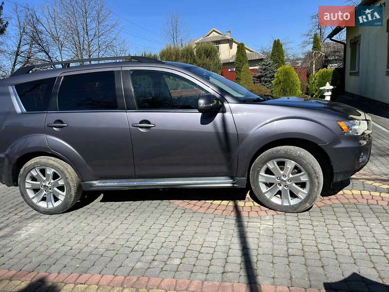Внедорожник / Кроссовер Mitsubishi Outlander 2010 в Коломые