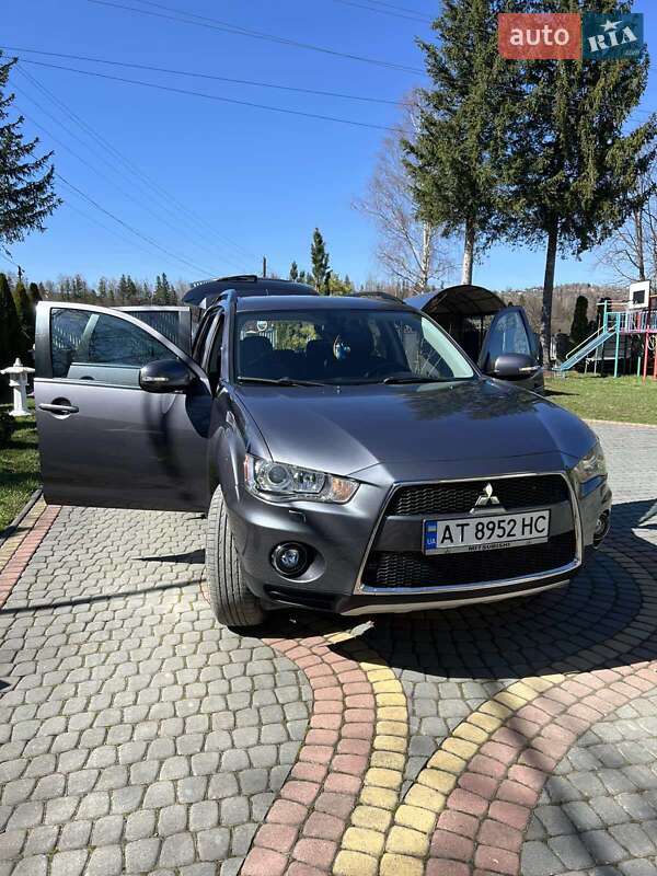 Внедорожник / Кроссовер Mitsubishi Outlander 2010 в Коломые