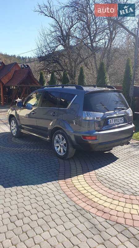 Внедорожник / Кроссовер Mitsubishi Outlander 2010 в Коломые