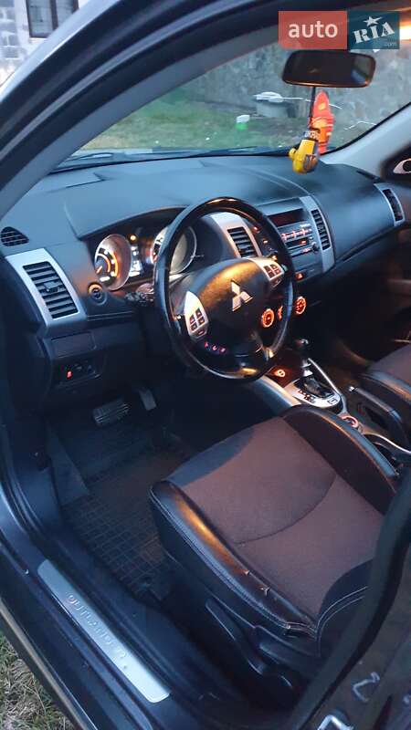 Внедорожник / Кроссовер Mitsubishi Outlander 2010 в Коломые