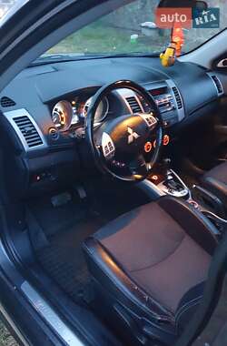 Внедорожник / Кроссовер Mitsubishi Outlander 2010 в 