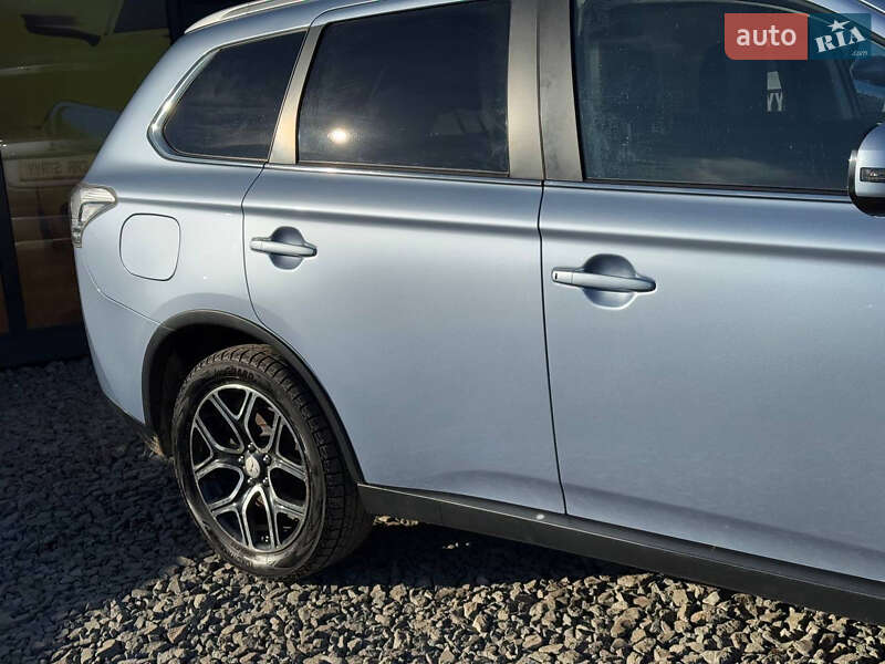 Внедорожник / Кроссовер Mitsubishi Outlander 2014 в Стрые