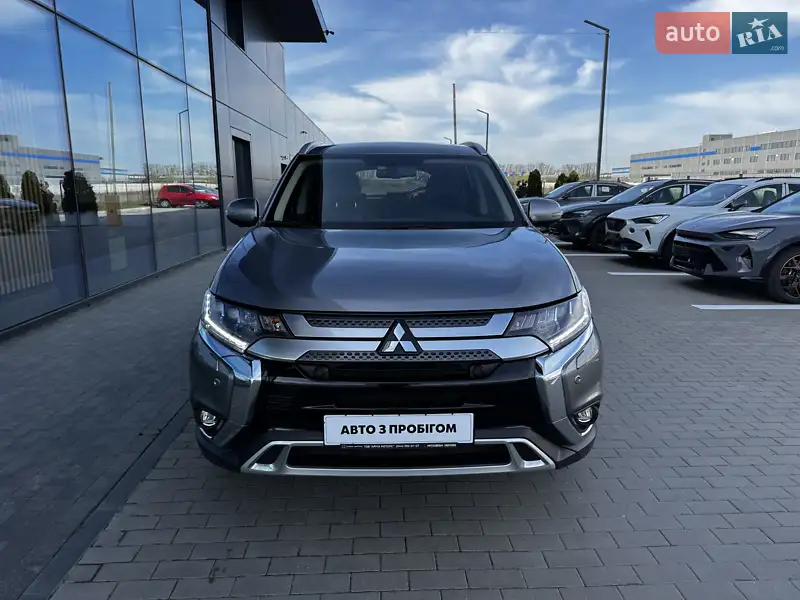 Позашляховик / Кросовер Mitsubishi Outlander 2021 в 