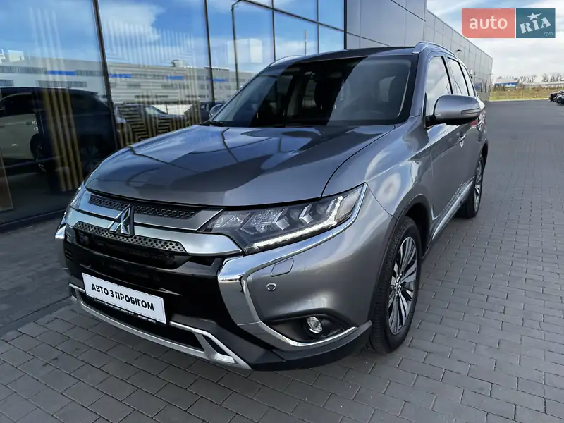 Позашляховик / Кросовер Mitsubishi Outlander 2021 в 